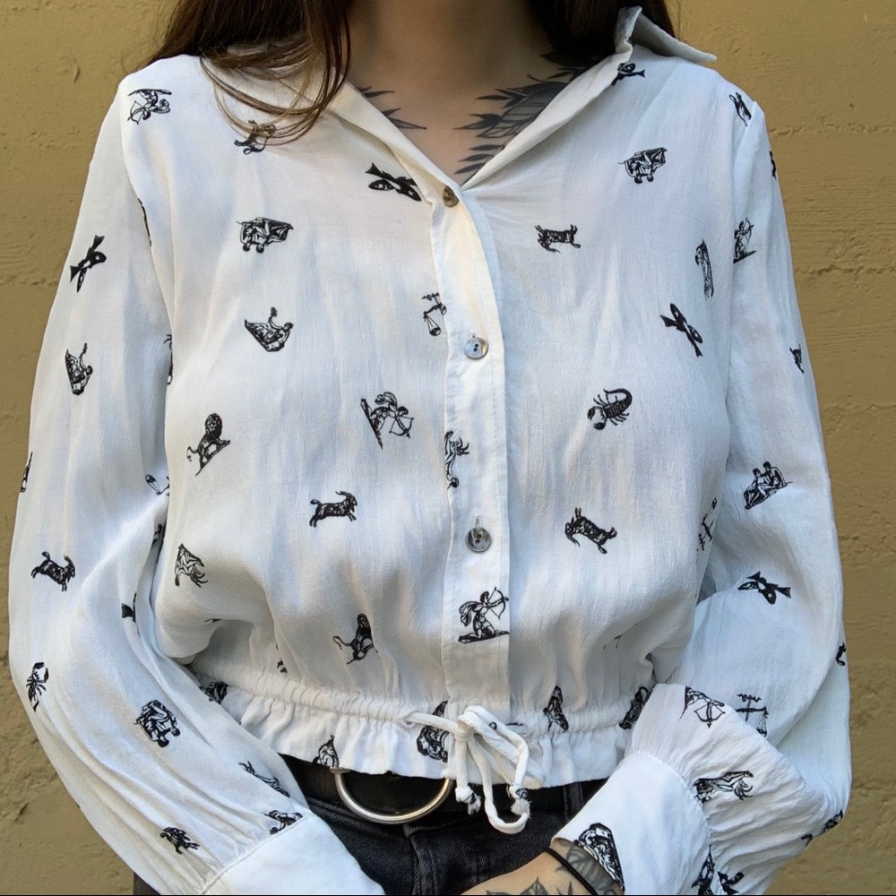 🤍HP🤍 Fifteen Twenty Zodiac Print Blouse Small